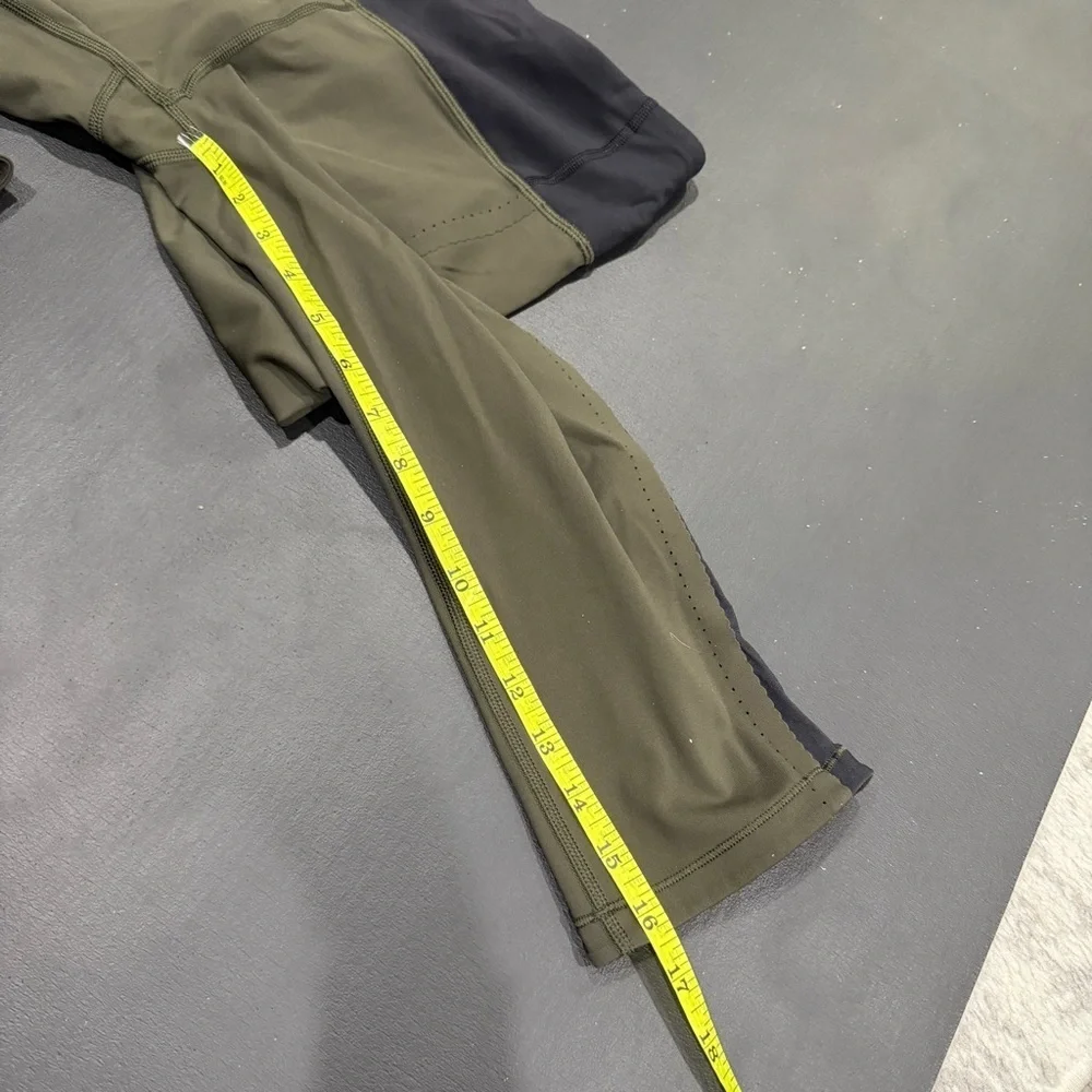 Lululemon Green and Black Smooth Stride Crop